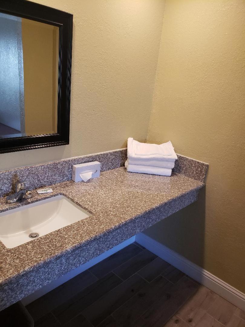University Inn Fresno Extérieur photo