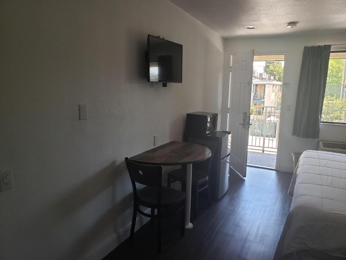 University Inn Fresno Extérieur photo